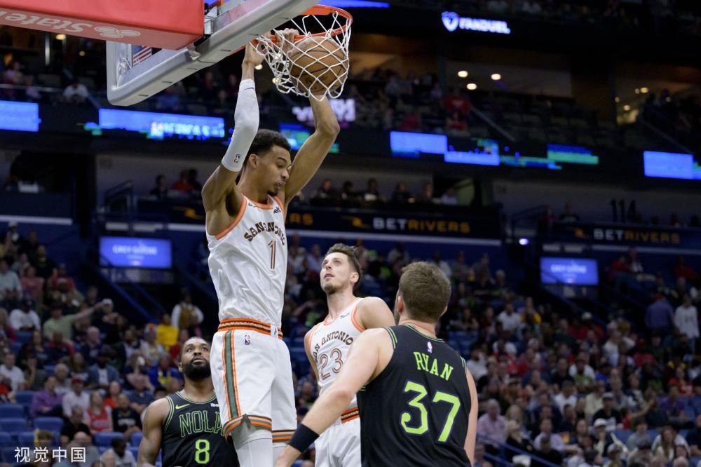 毫无悬念地 毫无悬念地