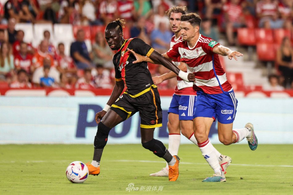 而武磊与冯 而武磊与冯