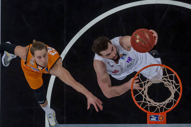 攻防两端均 攻防两端均